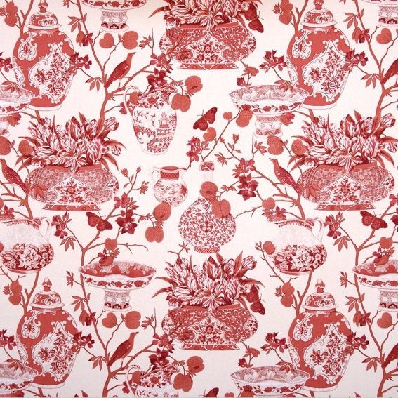 Flaches Muster des bedruckten Baumwollstoffs mit roter Chinoiserie auf beigem Grund