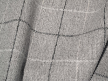 Close-up of OXFORD CHECK GREY fabric from Arte Fresca Outlet, revealing the fine woven lines of the classic check pattern, the melange grey, anthracite, and cream-white tones, and the soft, dense texture of 100% wool.