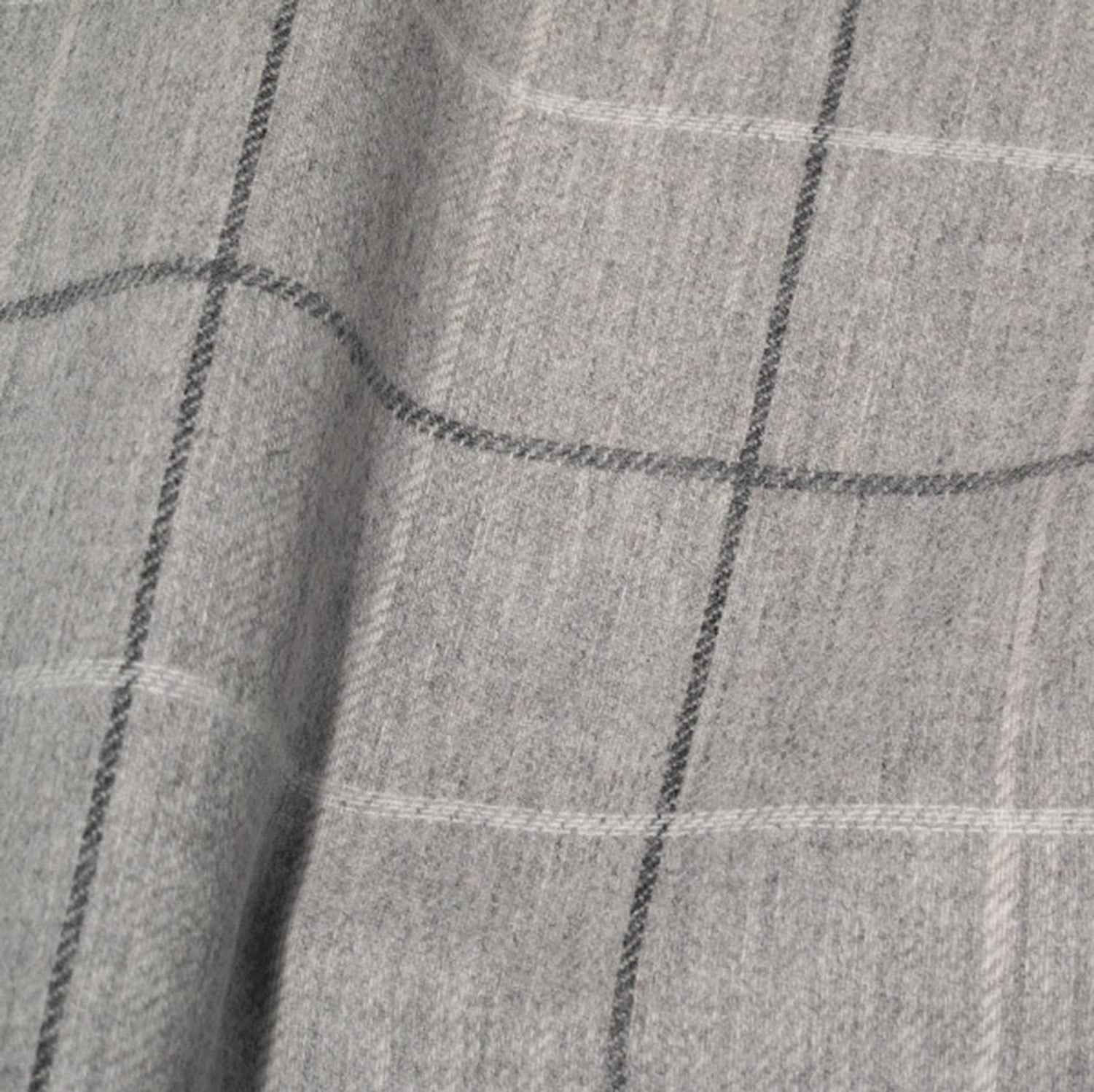 Close-up of OXFORD CHECK GREY fabric from Arte Fresca Outlet, revealing the fine woven lines of the classic check pattern, the melange grey, anthracite, and cream-white tones, and the soft, dense texture of 100% wool.