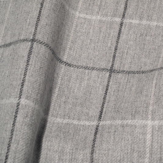 Close-up of OXFORD CHECK GREY fabric from Arte Fresca Outlet, revealing the fine woven lines of the classic check pattern, the melange grey, anthracite, and cream-white tones, and the soft, dense texture of 100% wool.